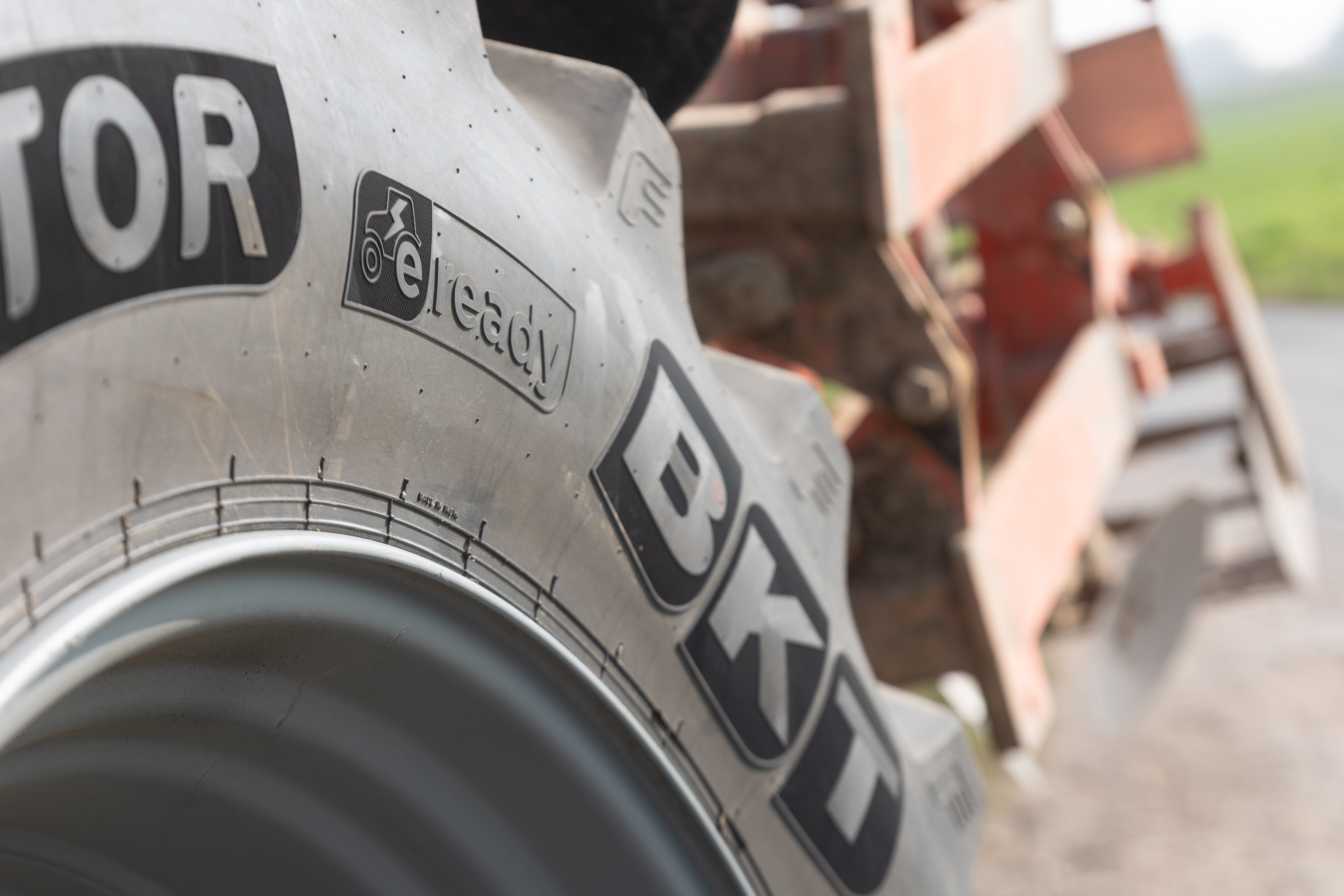 Elettrico o Idrogeno. Il futuro dei trattori passa davvero da qui? 1